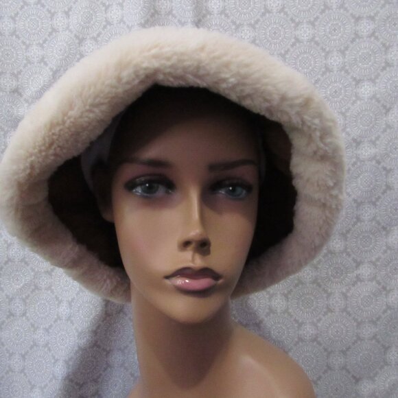 Faux Fur Trim Corduroy Bucket Hat with Fleece Lining, Adult OS - Picture 4 of 6